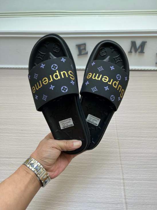 Picture of Louis Vuitton Slippers _SKULVsz38-44mnf03051427